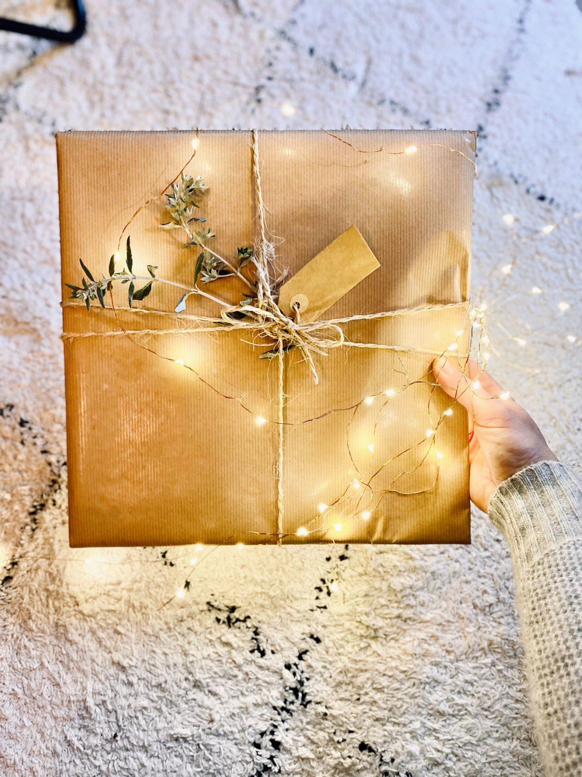 gift skon-communication-Q2B5zNsWCWQ-unsplash Gifting ideas