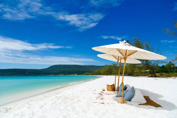 beach-picnic-under-umbrellas